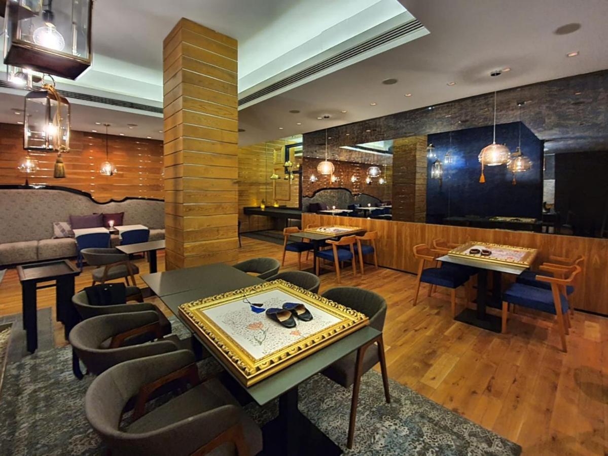 Graffit Gallery Design Hotel Varna Exterior photo The interior of the restaurant