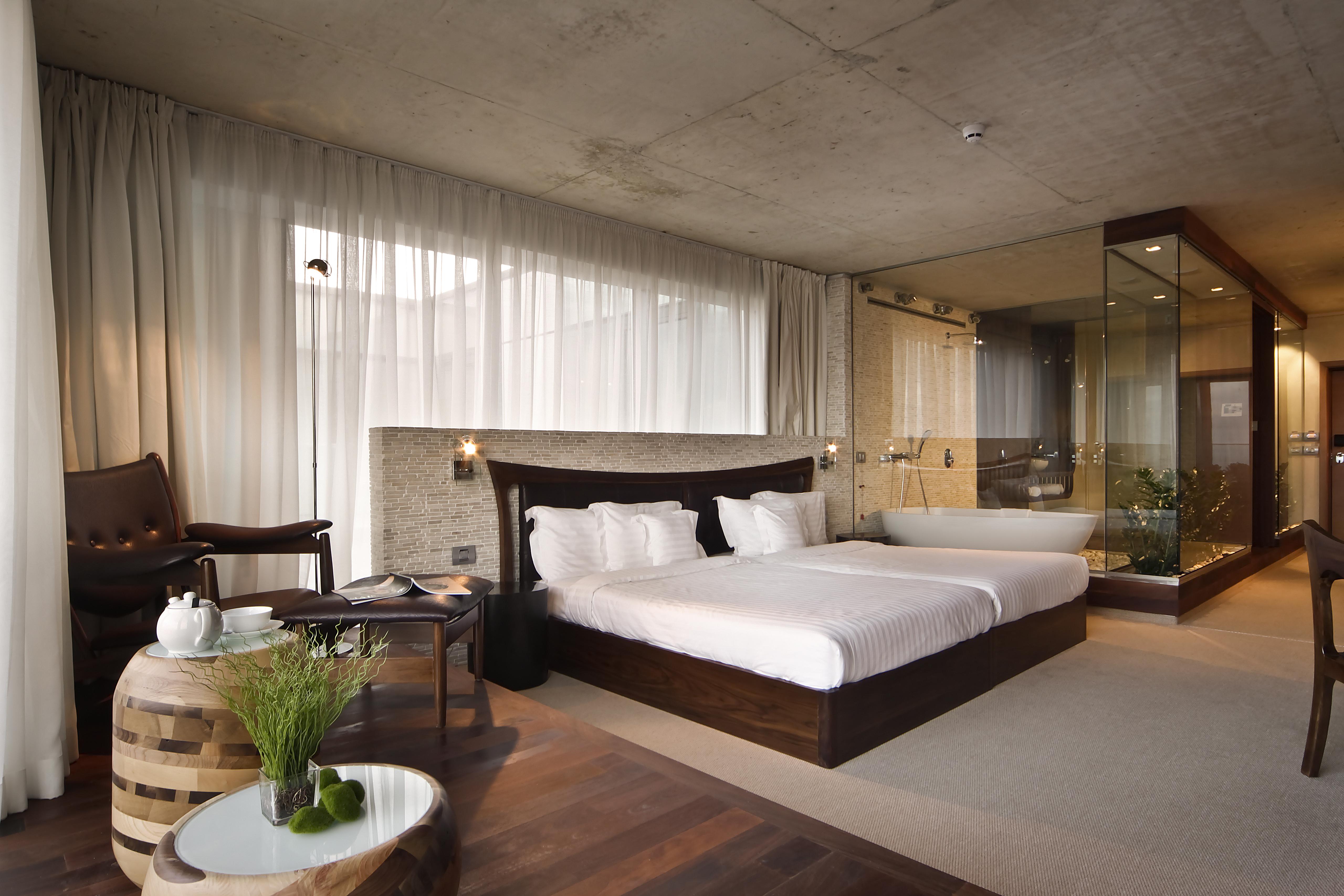 Graffit Gallery Design Hotel Varna Exterior photo A room at the Mandarin Oriental Munich