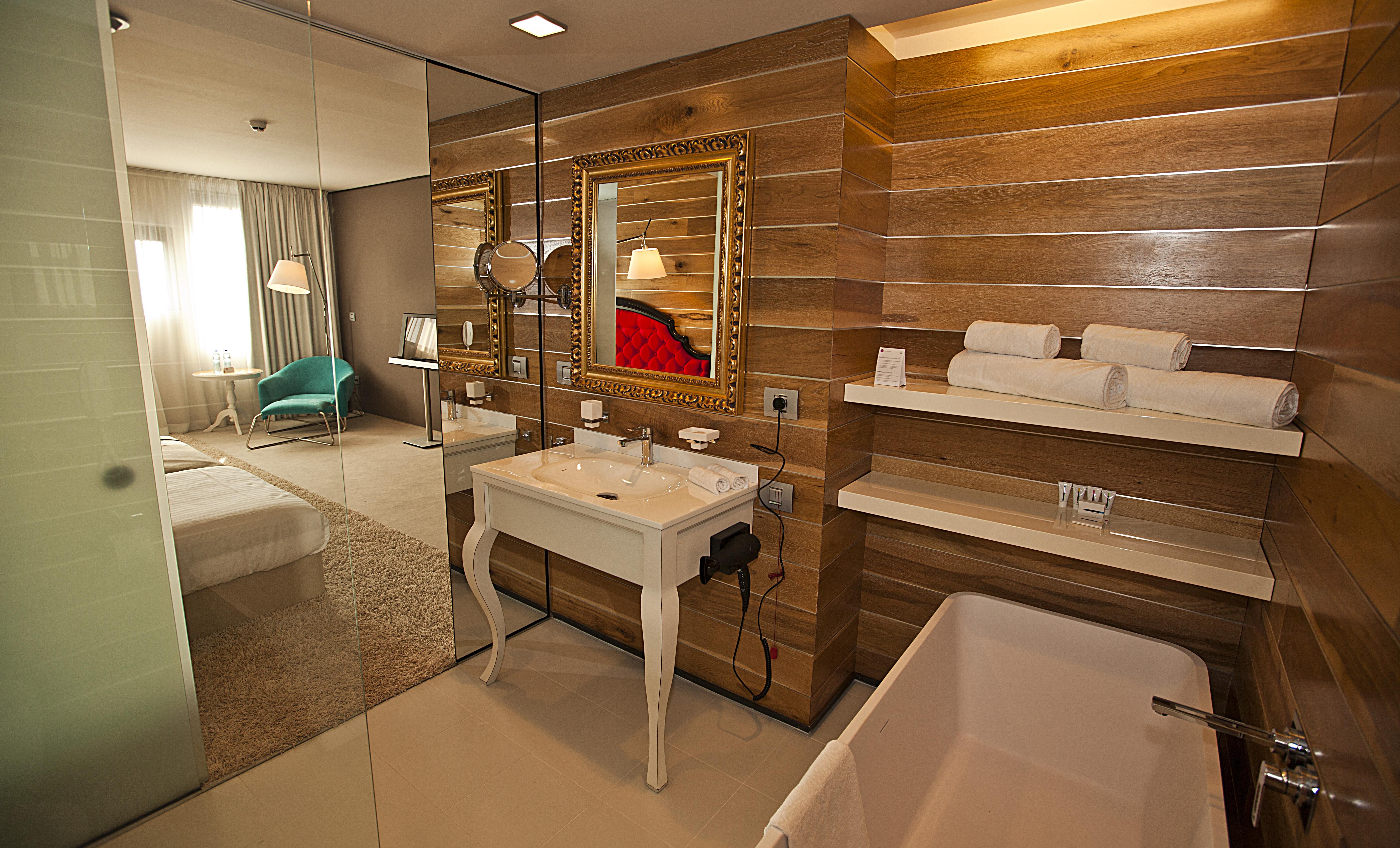 Graffit Gallery Design Hotel Varna Exterior photo Bathroom
