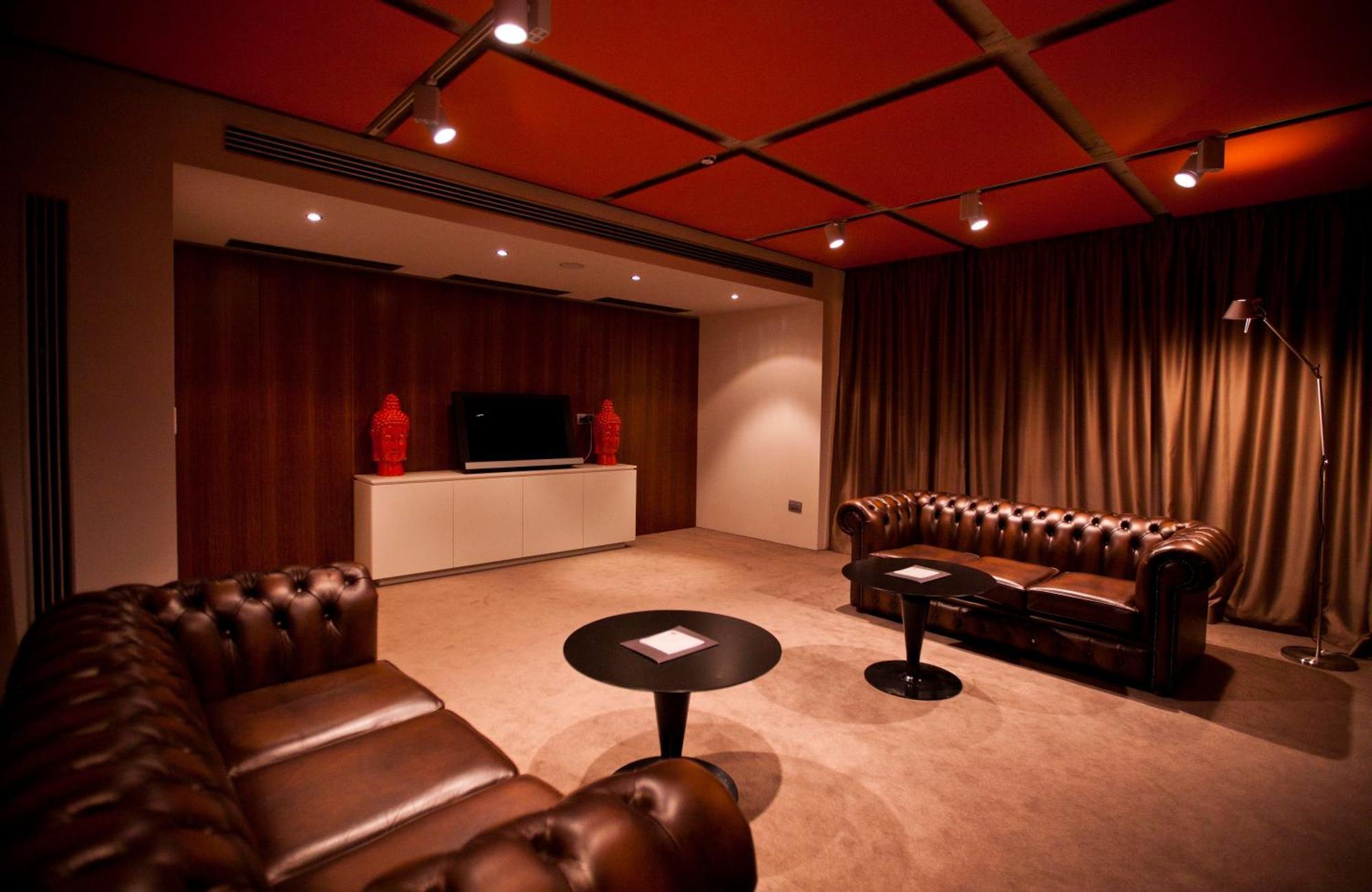 Graffit Gallery Design Hotel Varna Exterior photo The lounge at the 1001 Club