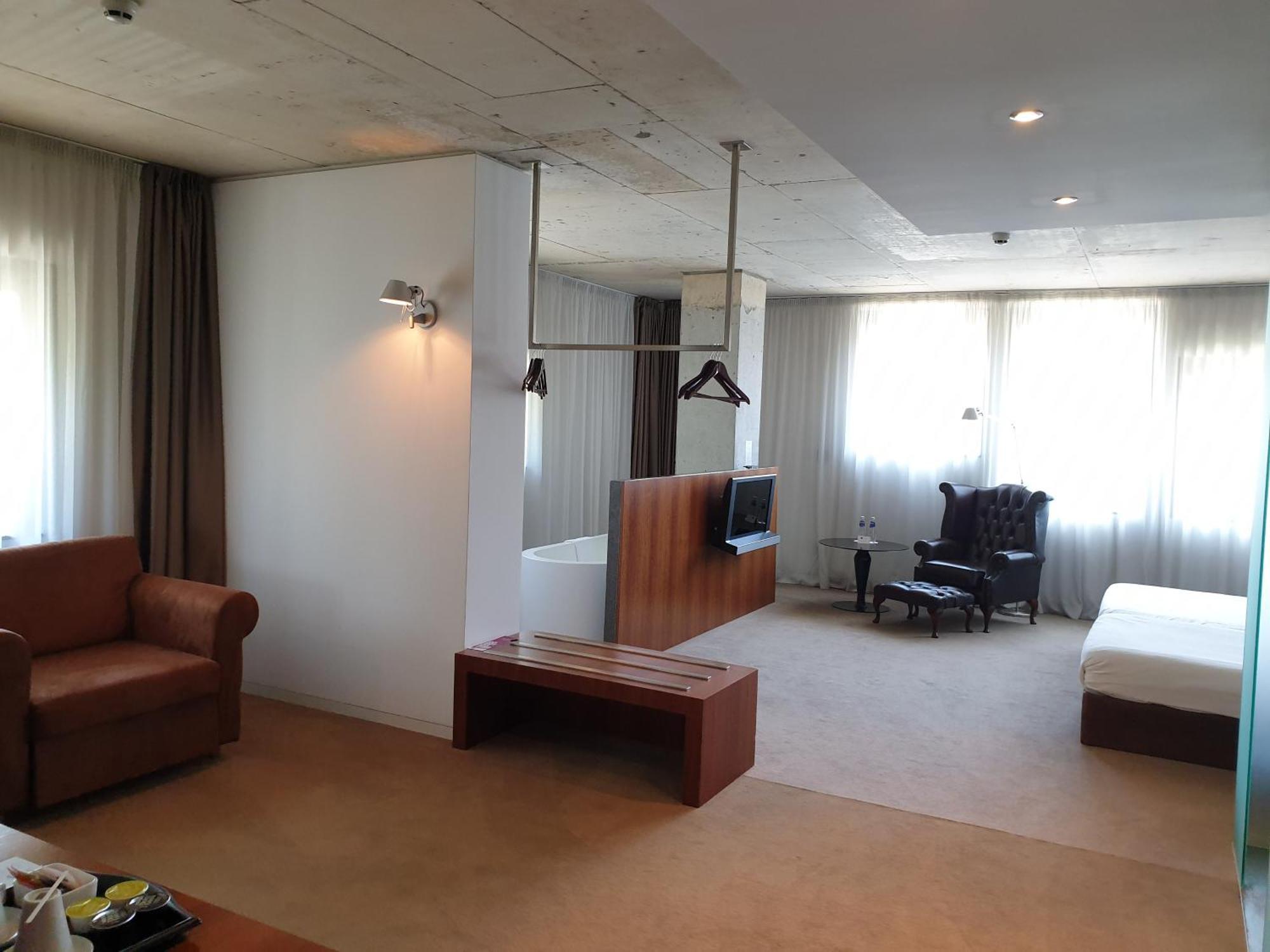 Graffit Gallery Design Hotel Varna Exterior photo A room at the hotel