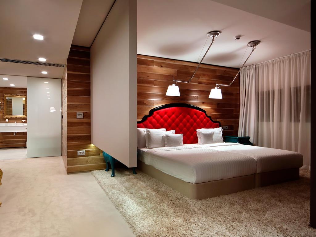 Graffit Gallery Design Hotel Varna Exterior photo A room at the hotel