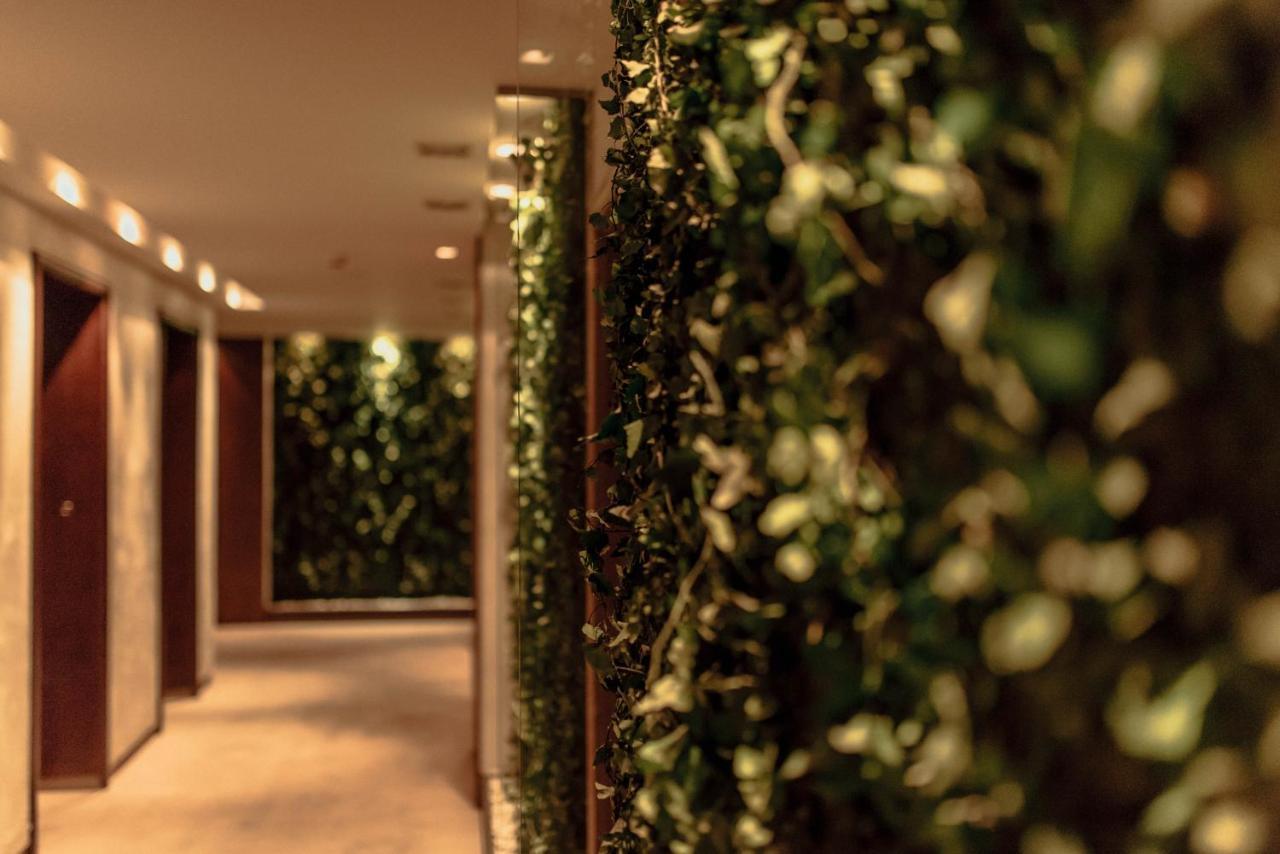 Graffit Gallery Design Hotel Varna Exterior photo Living wall in a hotel